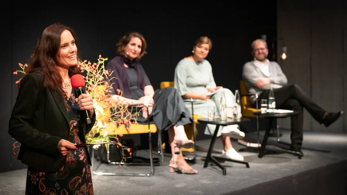 Das Verstummen der Holocaust-Überlebenden | Mirjam Wenzel, Literaturwissenschaftlerin und Direktorin des Jüdischen Museum Frankfurt und Emile Schrijver, Hebraist und Direktor des Jewish Historical Museum in Amsterdam.  | © Schweizerisches Nationalmuseum