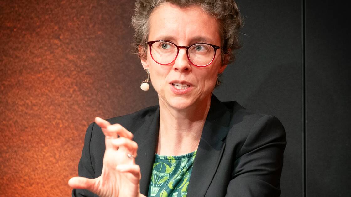 Wahlheimat des Kapitals: Wie die Schweiz zur Steueroase wurde | Die Historikerin Korinna Schönhärl und der Historiker Tobias Straumann | Moderation: Lea Haller | © Schweizerisches Nationalmuseum