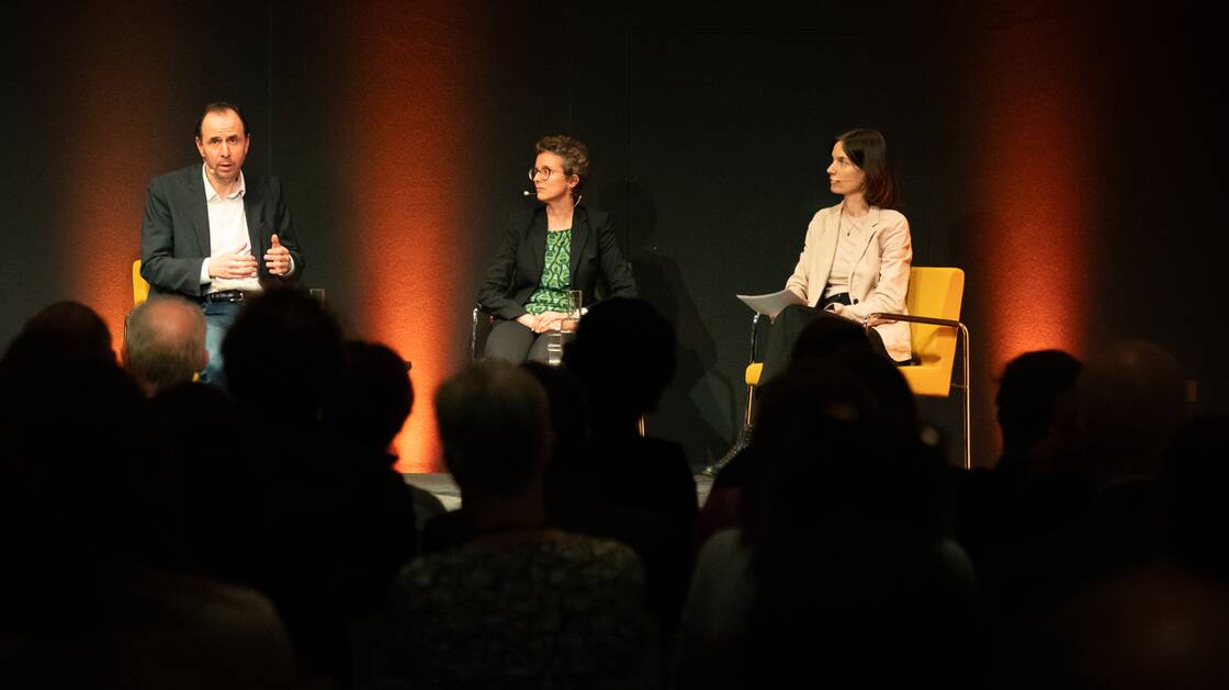 Wahlheimat des Kapitals: Wie die Schweiz zur Steueroase wurde | Die Historikerin Korinna Schönhärl und der Historiker Tobias Straumann | Moderation: Lea Haller | © Schweizerisches Nationalmuseum