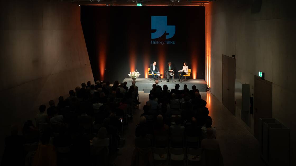 Wahlheimat des Kapitals: Wie die Schweiz zur Steueroase wurde | Die Historikerin Korinna Schönhärl und der Historiker Tobias Straumann | Moderation: Lea Haller | © Schweizerisches Nationalmuseum