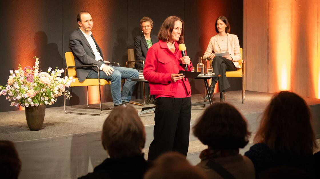 Wahlheimat des Kapitals: Wie die Schweiz zur Steueroase wurde | Die Historikerin Korinna Schönhärl und der Historiker Tobias Straumann | Moderation: Lea Haller | © Schweizerisches Nationalmuseum