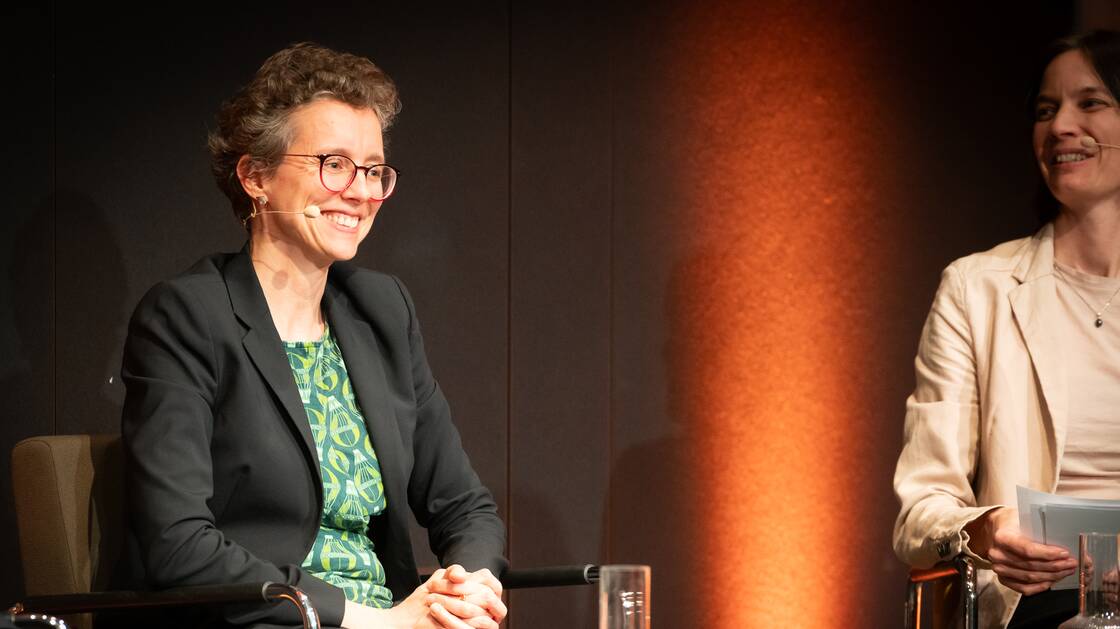 Wahlheimat des Kapitals: Wie die Schweiz zur Steueroase wurde | Die Historikerin Korinna Schönhärl und der Historiker Tobias Straumann | Moderation: Lea Haller | © Schweizerisches Nationalmuseum