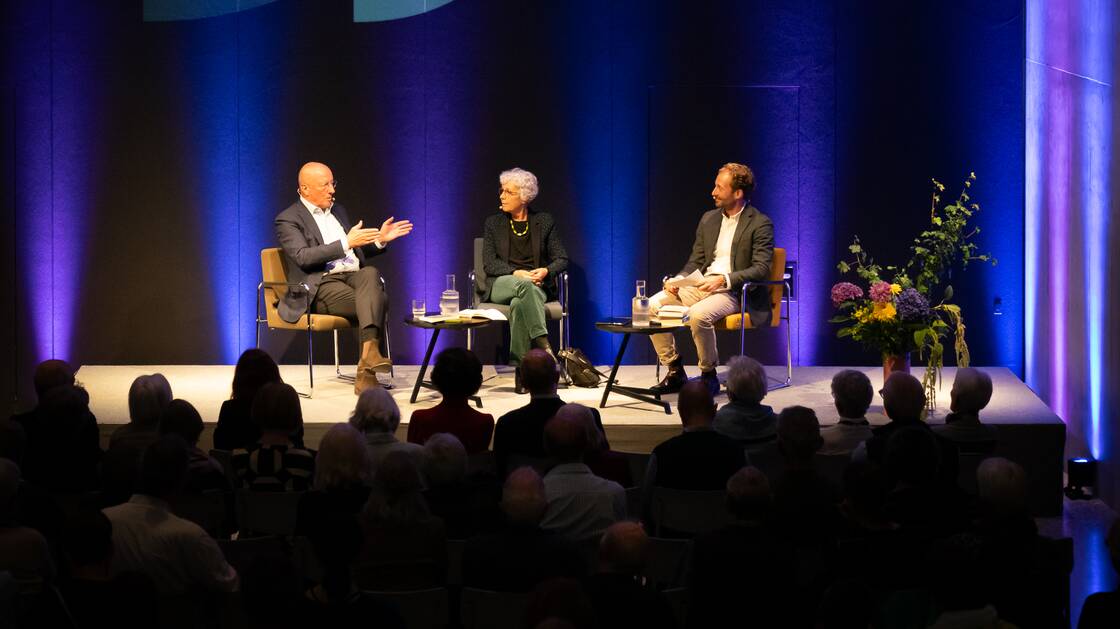 Kraft und Krise der Demokratie | Historikerin Brigitte Studer und der Publizist Roger de Weck | Moderation: Marc Tribelhorn, Redaktor NZZ | © Schweizerisches Nationalmuseum