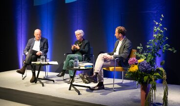 Kraft und Krise der Demokratie | Historikerin Brigitte Studer und der Publizist Roger de Weck | Moderation: Marc Tribelhorn, Redaktor NZZ | © Schweizerisches Nationalmuseum