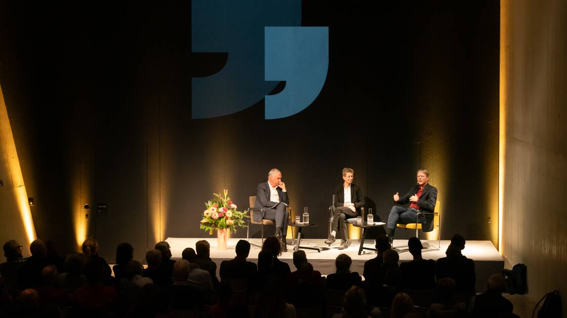 Rechtswissenschaftlerin Astrid Epiney, Historiker Thomas Maissen | Moderation: Peer Teuwsen | © Schweizerisches Nationalmuseum