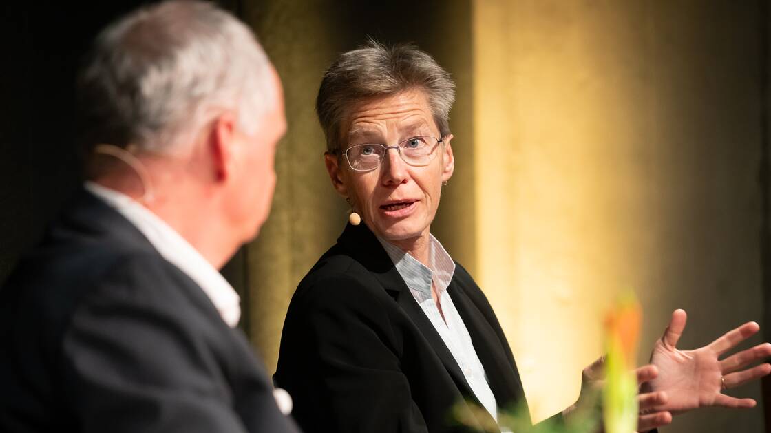 Rechtswissenschaftlerin Astrid Epiney, Historiker Thomas Maissen | Moderation: Peer Teuwsen | © Schweizerisches Nationalmuseum