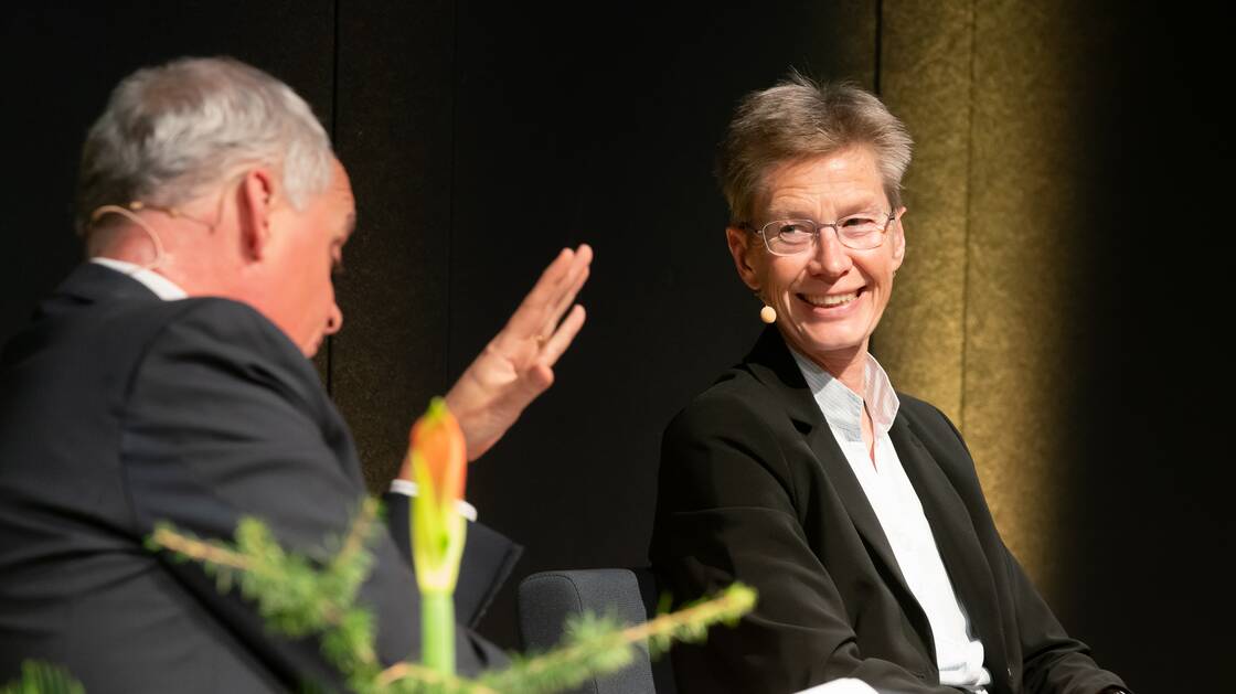 Rechtswissenschaftlerin Astrid Epiney, Historiker Thomas Maissen | Moderation: Peer Teuwsen | © Schweizerisches Nationalmuseum