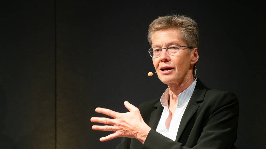 Rechtswissenschaftlerin Astrid Epiney, Historiker Thomas Maissen | Moderation: Peer Teuwsen | © Schweizerisches Nationalmuseum