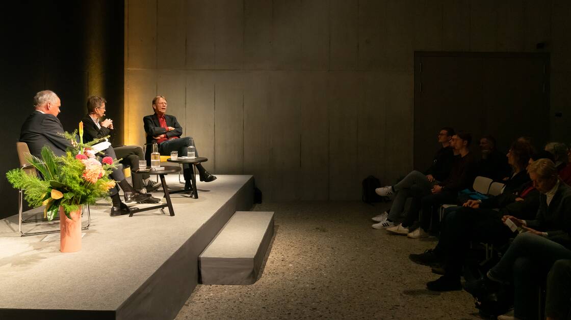 Rechtswissenschaftlerin Astrid Epiney, Historiker Thomas Maissen | Moderation: Peer Teuwsen | © Schweizerisches Nationalmuseum