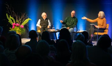 Zürich und die Drogen – 30 Jahre nach Platzspitz und Letten | Arzt André Seidenberg | Michael Herzig Historiker sowie langjähriger Drogenbeauftragter der Stadt Zürich | Julia Zutavern, die jahrelang für eine Serie zum Thema Zürcher Drogenpolitik recherchierte. | © Schweizerisches Nationalmuseum