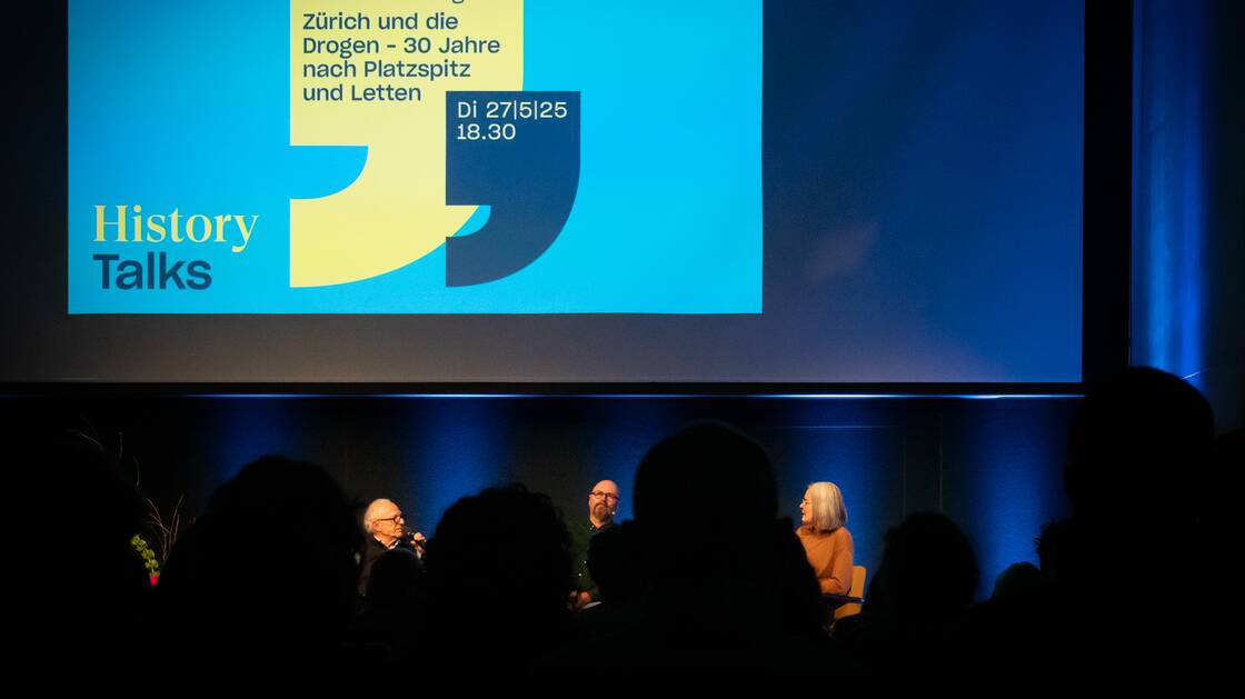 Zürich und die Drogen – 30 Jahre nach Platzspitz und Letten | Arzt André Seidenberg | Michael Herzig Historiker sowie langjähriger Drogenbeauftragter der Stadt Zürich | Julia Zutavern, die jahrelang für eine Serie zum Thema Zürcher Drogenpolitik recherchierte. | © Schweizerisches Nationalmuseum