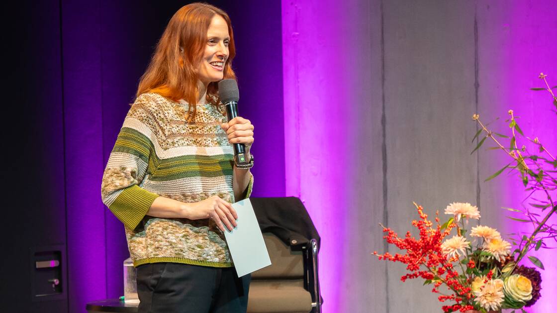 Geschlecht und Psyche | Nationalrätin und Autorin: Anna Rosenwasser | Psychoanalytikerin und Kulturwissenschaftlerin: Monika Gsell | Moderation: Christina Caprez | © Schweizerisches Nationalmuseum