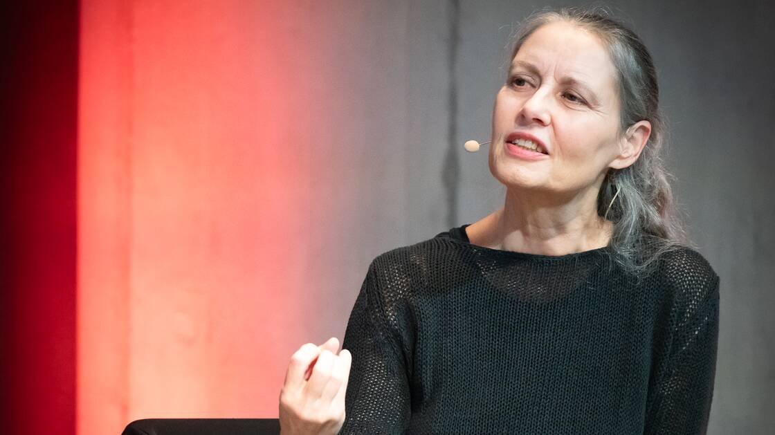 Geschlecht und Psyche | Nationalrätin und Autorin: Anna Rosenwasser | Psychoanalytikerin und Kulturwissenschaftlerin: Monika Gsell | Moderation: Christina Caprez | © Schweizerisches Nationalmuseum