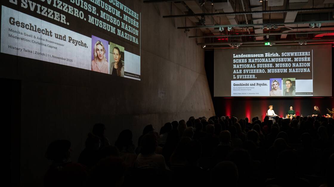 Geschlecht und Psyche | Nationalrätin und Autorin: Anna Rosenwasser | Psychoanalytikerin und Kulturwissenschaftlerin: Monika Gsell | Moderation: Christina Caprez | © Schweizerisches Nationalmuseum