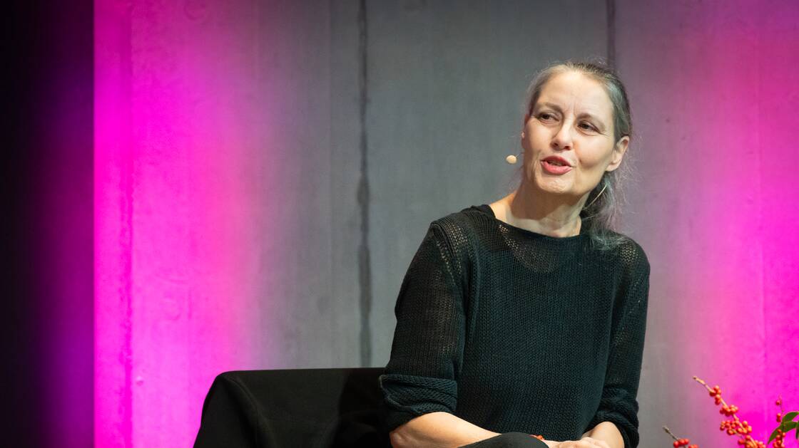 Geschlecht und Psyche | Nationalrätin und Autorin: Anna Rosenwasser | Psychoanalytikerin und Kulturwissenschaftlerin: Monika Gsell | Moderation: Christina Caprez | © Schweizerisches Nationalmuseum