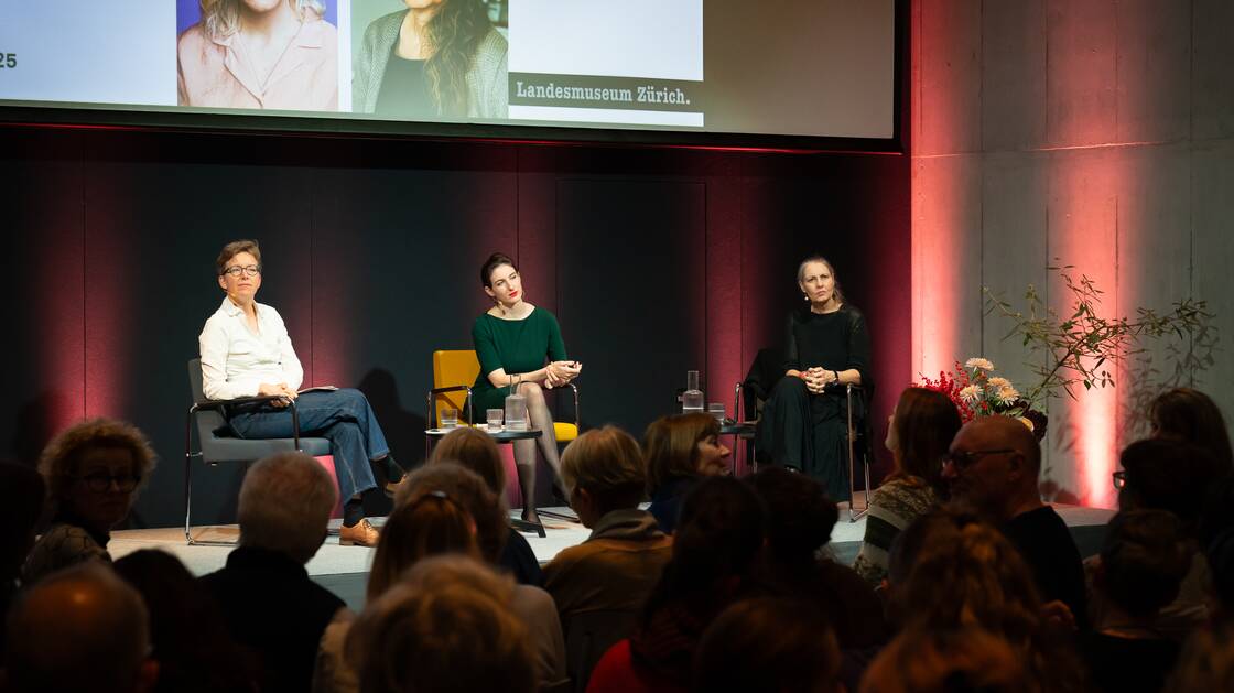 Geschlecht und Psyche | Nationalrätin und Autorin: Anna Rosenwasser | Psychoanalytikerin und Kulturwissenschaftlerin: Monika Gsell | Moderation: Christina Caprez | © Schweizerisches Nationalmuseum
