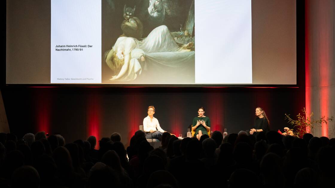 Geschlecht und Psyche | Nationalrätin und Autorin: Anna Rosenwasser | Psychoanalytikerin und Kulturwissenschaftlerin: Monika Gsell | Moderation: Christina Caprez | © Schweizerisches Nationalmuseum