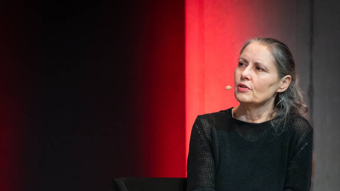 Geschlecht und Psyche | Nationalrätin und Autorin: Anna Rosenwasser | Psychoanalytikerin und Kulturwissenschaftlerin: Monika Gsell | Moderation: Christina Caprez | © Schweizerisches Nationalmuseum