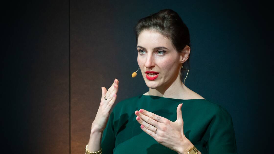 Geschlecht und Psyche | Nationalrätin und Autorin: Anna Rosenwasser | Psychoanalytikerin und Kulturwissenschaftlerin: Monika Gsell | Moderation: Christina Caprez | © Schweizerisches Nationalmuseum