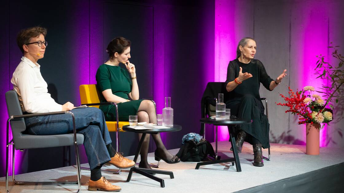 Geschlecht und Psyche | Nationalrätin und Autorin: Anna Rosenwasser | Psychoanalytikerin und Kulturwissenschaftlerin: Monika Gsell | Moderation: Christina Caprez | © Schweizerisches Nationalmuseum