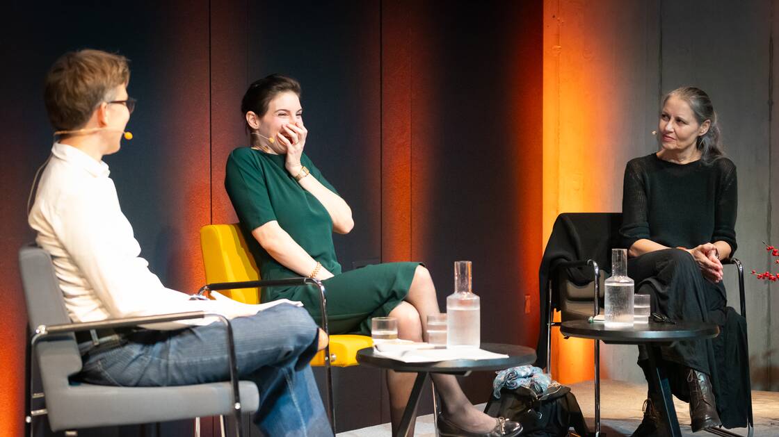 Geschlecht und Psyche | Nationalrätin und Autorin: Anna Rosenwasser | Psychoanalytikerin und Kulturwissenschaftlerin: Monika Gsell | Moderation: Christina Caprez | © Schweizerisches Nationalmuseum