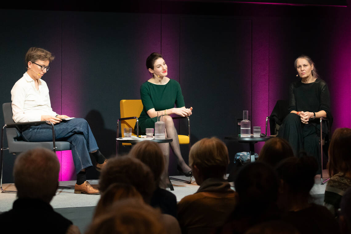 Geschlecht und Psyche | Nationalrätin und Autorin: Anna Rosenwasser | Psychoanalytikerin und Kulturwissenschaftlerin: Monika Gsell | Moderation: Christina Caprez | © Schweizerisches Nationalmuseum