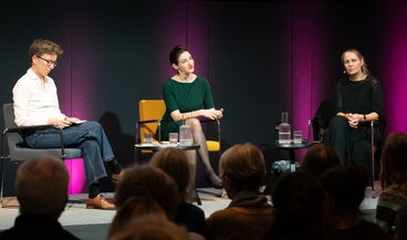 Geschlecht und Psyche | Nationalrätin und Autorin: Anna Rosenwasser | Psychoanalytikerin und Kulturwissenschaftlerin: Monika Gsell | Moderation: Christina Caprez | © Schweizerisches Nationalmuseum