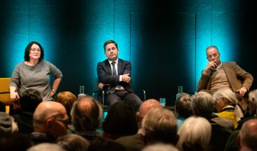 Kann die Schweiz noch entscheiden? | Tim Guldimann, Politikwissenschaftler und Diplomat  | Walter Thurnherr, ehemalige Bundeskanzler und Dozent für Staatswissenschaft | © Schweizerisches Nationalmuseum