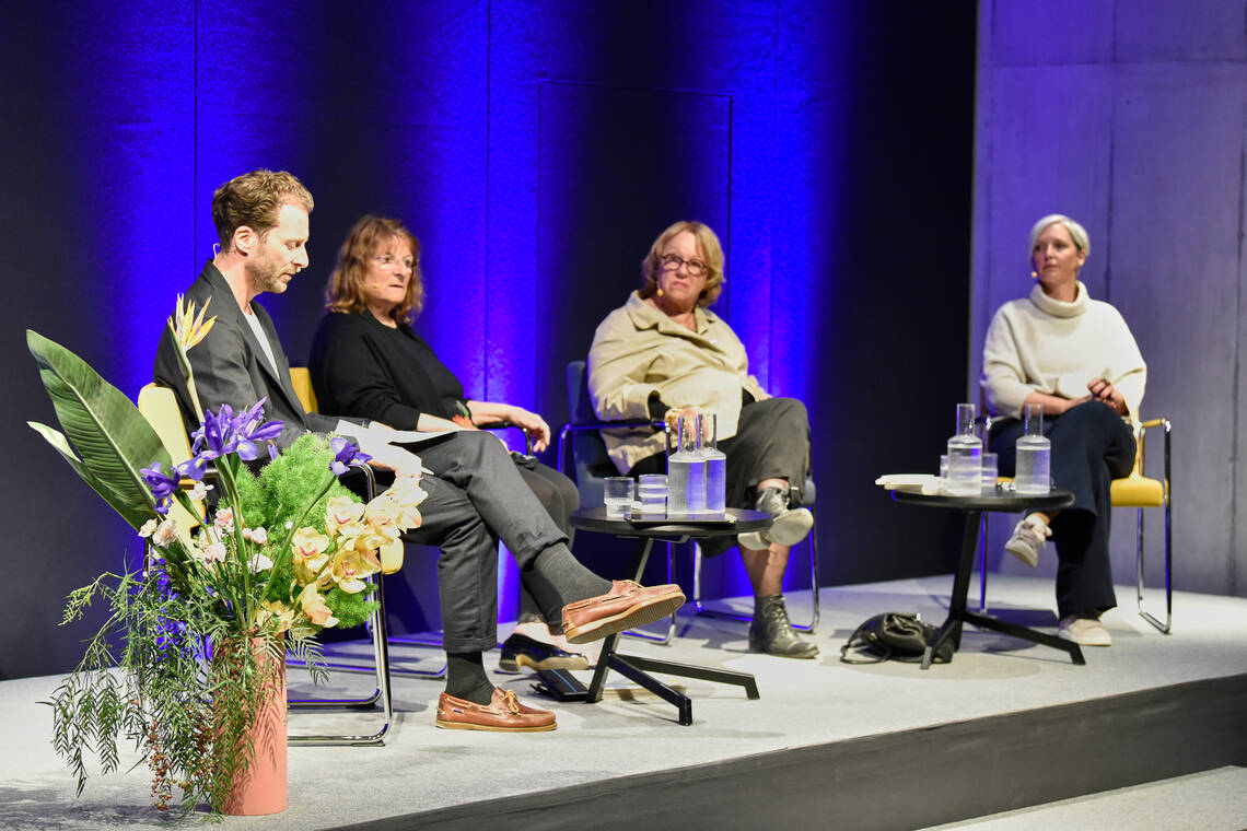 Fremdplatziert, versorgt, entmündigt: Erinnerung und Verantwortung heute | Uschi Waser | Elisabeth Meister | Loretta Seglias | Moderation: Marc Tribelhorn | © Schweizerisches Nationalmuseum