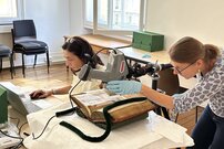 Handheld Röntgenfluoreszenzanalyse in der Bibliothèque de l’Arsenal in Paris (Bibliothèque nationale de France).