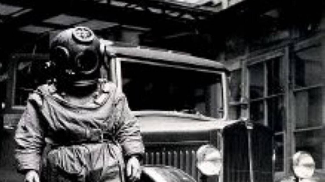 Mann in Taucheranzug, Globus Zürich, um 1930–1940 | © Schweizerisches Nationalmuseum